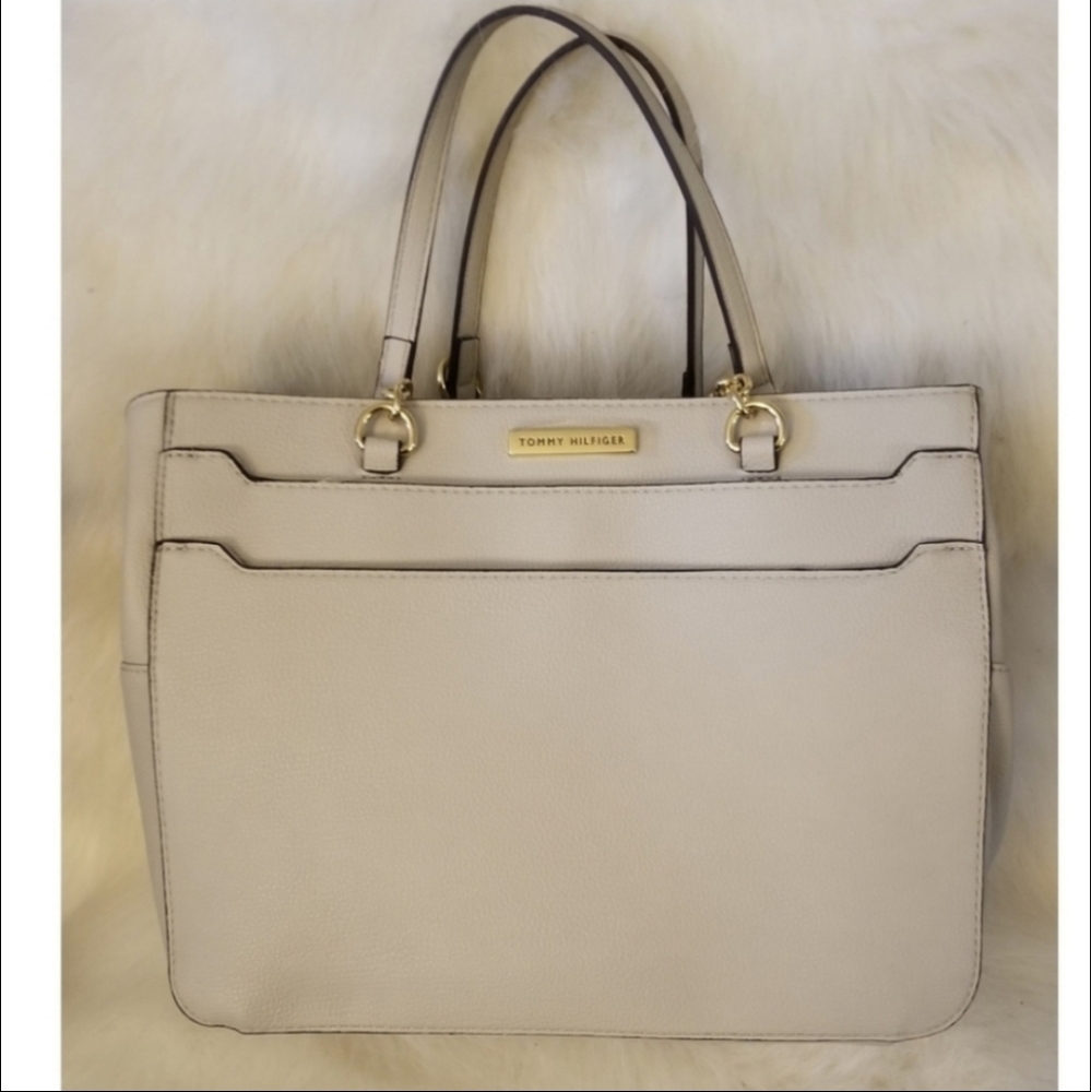 MAKE AN OFFER!! Tommy Hilfiger Bag/Purse